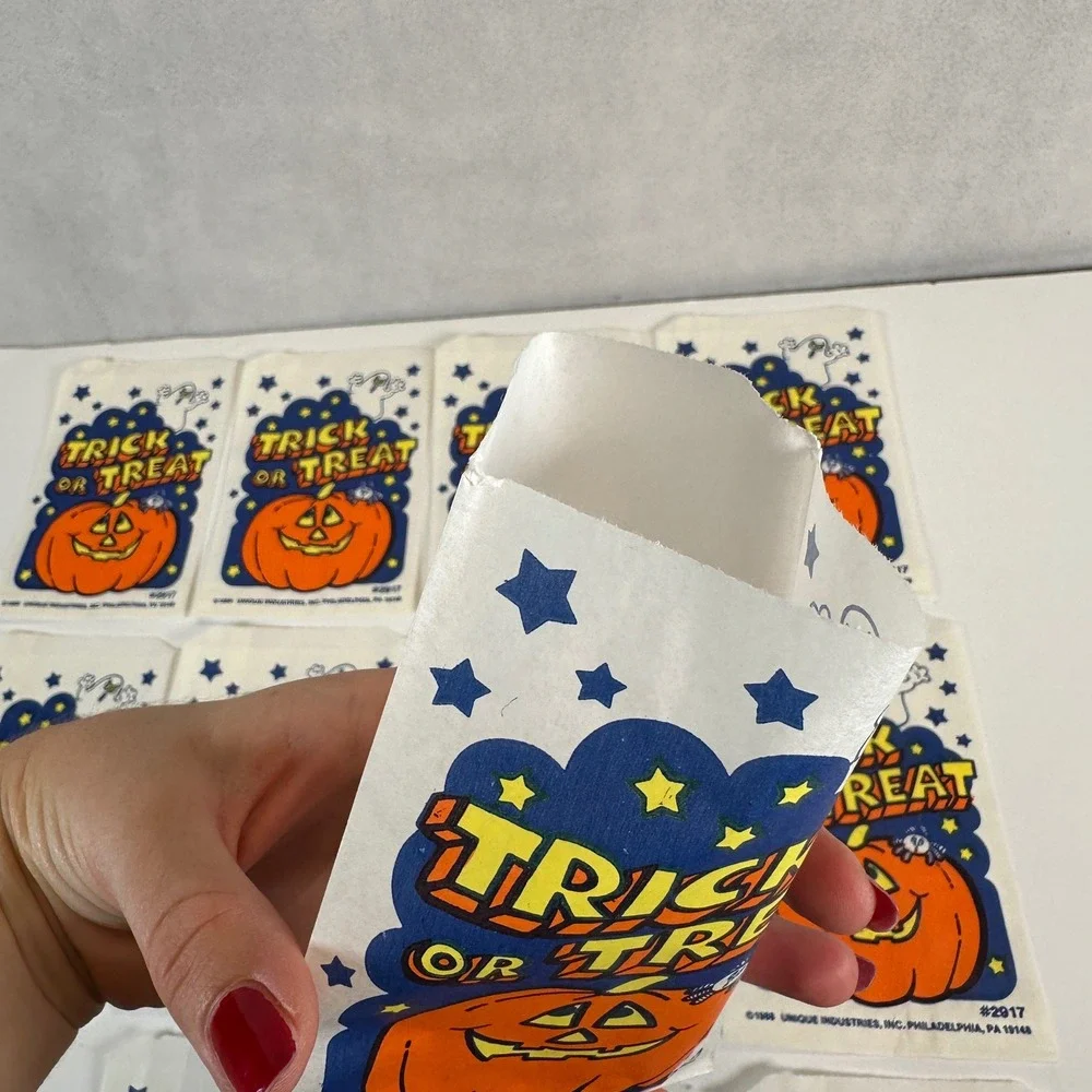 12 Vintage 1988 Unique Industries Trick or Treat Halloween Paper Bags Pumpkin